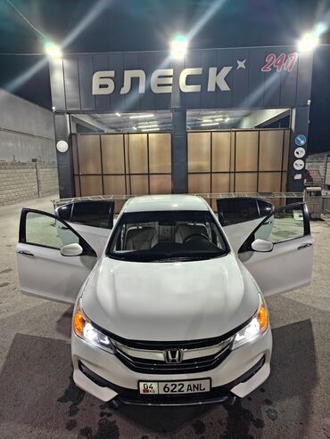 продаю авто в аварийном состоянии: Honda Accord: 2017 г., 2.4 л, Вариатор, Бензин, Седан