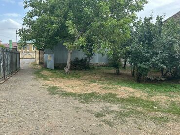 Torpaq sahələrinin satışı: Şəhərin mərkəzinə yaxın, sakit və geniş əraziyə malik həyət evi