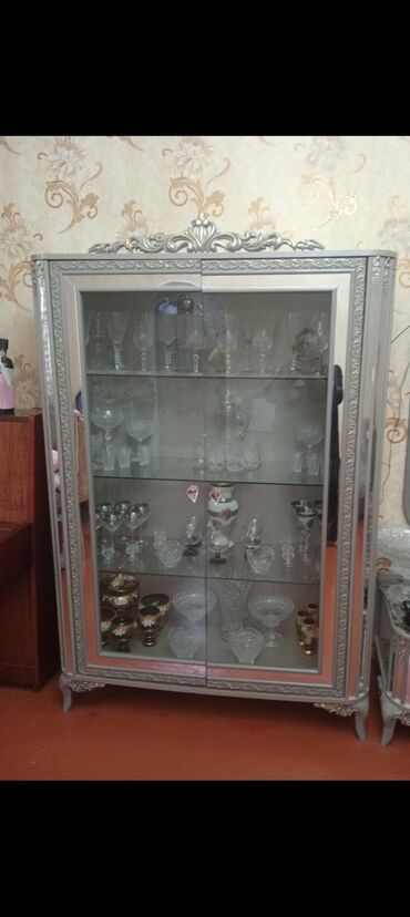продам кухонный гарнитур бу: Klassik üslubda qonaq otağı mebel dəsti Tərkibi: - Şüşəli