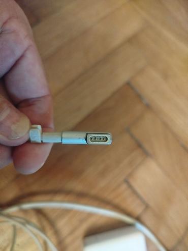 raca kamere: Apple punjac.
Adapter za laptopIspravan — 5