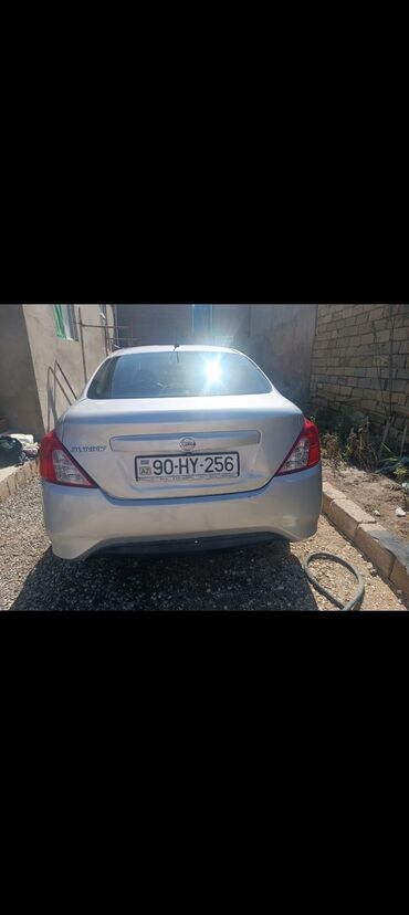 заводские тонированные стекла: Nissan Sunny sedan - Kuzov: gümüşü rəng, 4 qapı, arxa hissədə “Sunny”