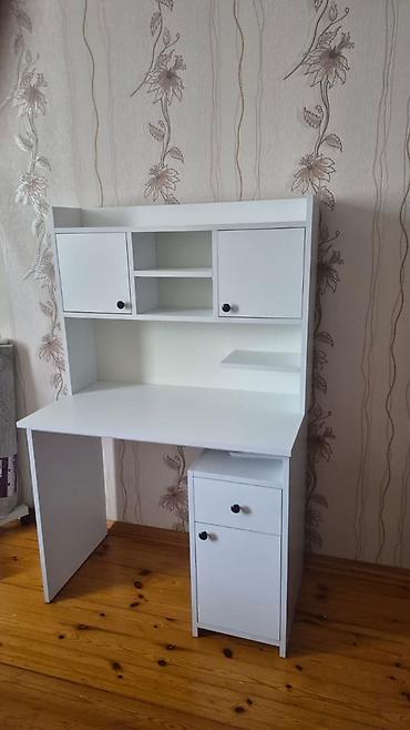 agac tingleri satilir: Yazi masasi ela veziyyetde 80azn.
Unvan 20yanvar kod0588(Lx) — 1
