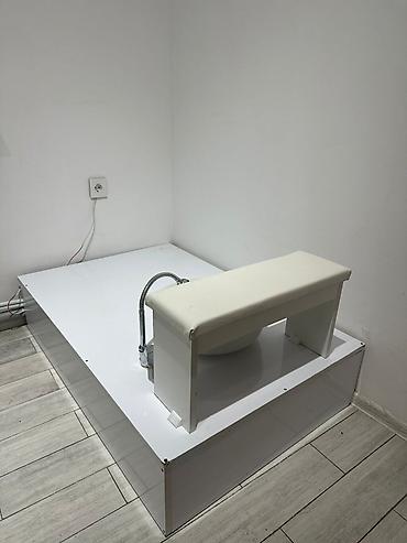 Salon, tibbi mebel: 5 eded manikür masası ( 1 ədəd 50 azn) və 1 ədəd pedikür dəsti satılır — 4