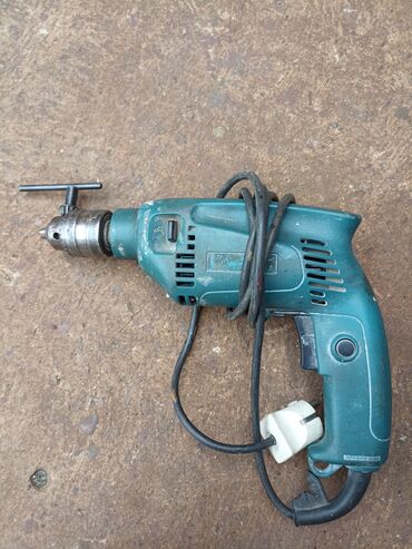 komplet za tehnicko 7 razred logos: Bušilica sa slike,Makita 550 W, radi samo se čuje zupčanik dali je za