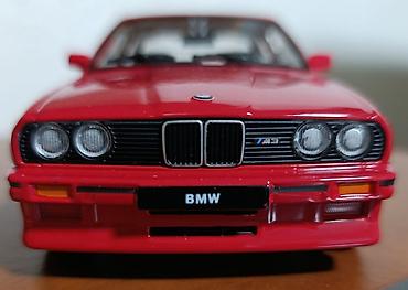 formula 1: Bburago maketa automobila – 1988 BMW 3 Series M3 (E30) - Skala: 1:24 — 1