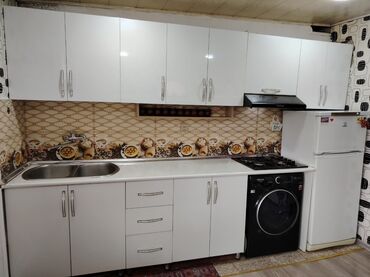 Mətbəx mebeli: Ağ rəngli müasir mətbəx mebeli dəsti - Üst və alt modul dolablar