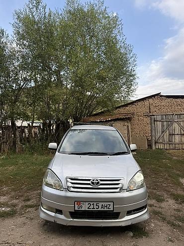 машина кроссовер: Toyota Ipsum: 2003 г., Автомат, Универсал — 1