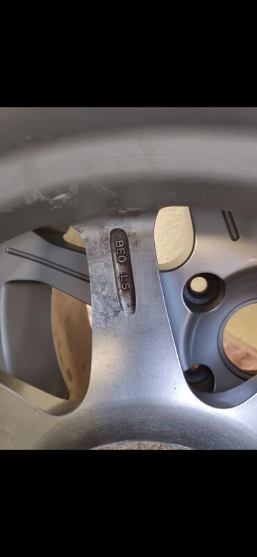 Disk təkərlər: Disk və təkərlər satılır. R16 7j et49. Disklərdə çat svarka vəya əyri — 5