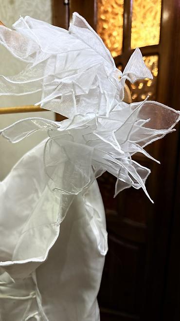 Свадебные платья: Продаю шикарное белое свадебное платье В хорошем состоянии — 4