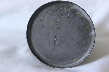 Staro posuđe i escajg: STARA MASIVNA KRIGLA SA ŽIGOM | Stara masivna livena krigla sa žigom — 3