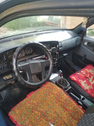 машину в рассрочку: Volkswagen Passat: 1991 г., 1.8 л, Механика, Бензин, Седан