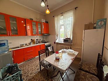 70: 2 комнаты, 55 м², Сталинка, 2 этаж, Старый ремонт — 1