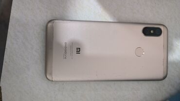 телефоны редми: Xiaomi, Mi A2 Lite, Б/у, 32 ГБ, цвет - Золотой, 2 SIM