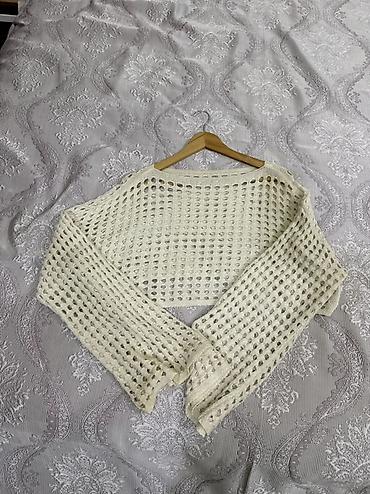 Açıq toxumalı ağ trikotaj bolero/sviter
Standart razmer — 3