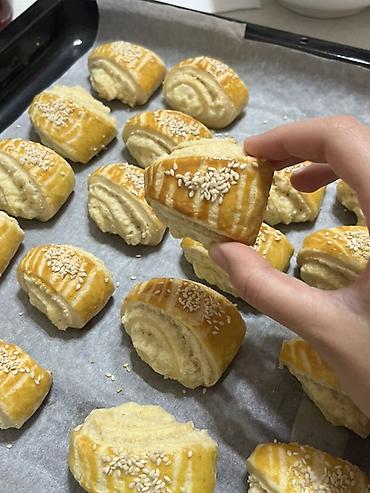 Umaclı kətə 1kg -17 manat 20-23 ədəd olur . Kərə yagınnan hazırlanıb