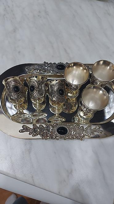 Dekorativ naxışlarla işlənmiş metal badə və sini dəsti. Dəstə 6 ədəd lalafo.az -da Dekorativ naxışlarla işlənmiş metal badə və sini dəsti. Dəstə 6 ədəd