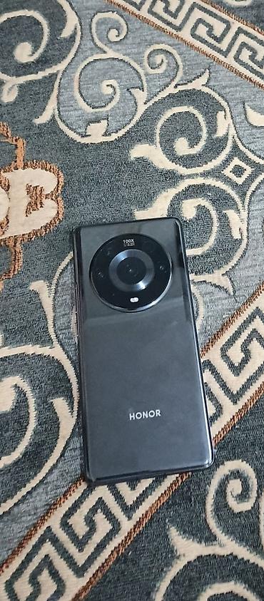 honor bend: Смартфон HONOR в черном цвете с большим изогнутым экраном и фирменным — 1