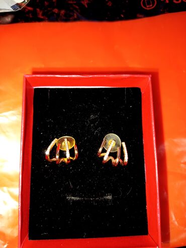 Kəmərlər: Qızılı rəngdə, daşlı qadın sırğası - Model: qulağı qismən qucaqlayan U — 30