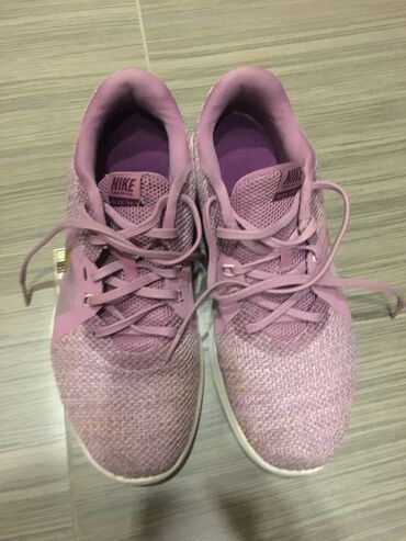 pls 4 цена: Продаю женские кроссовки Nike розового цвета, б/у но в отличном