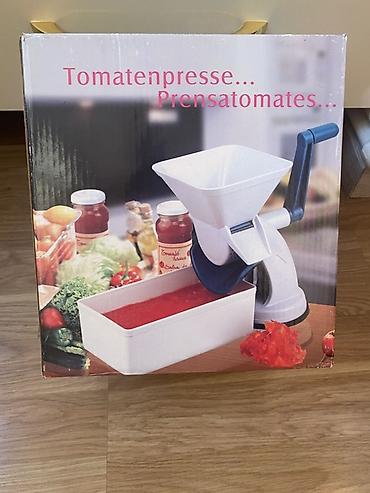 Qab-qacaq və mətbəx ləvazimatları: Tomat presi (manuel) - Mətbəx üçün əl ilə işləyən tomatpres: pomidoru — 1