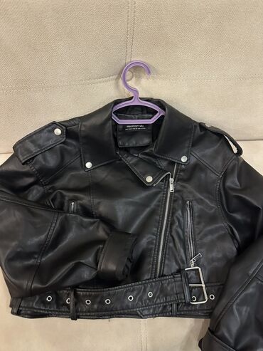 Qazanlar: Dəri kurtka, Bershka