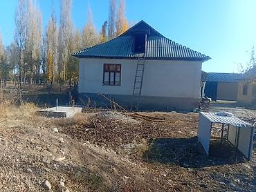 Продажа коттеджей и домов: Продаётся домовладение с участком. - Два отдельно стоящих жилых дома — 7