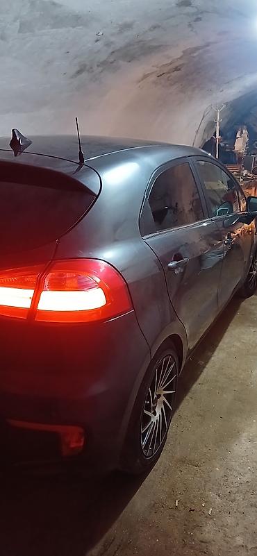 Kia: Kia Rio hatchback - Kuzov: 5 qapılı hatchback, tünd boz rəng - — 4