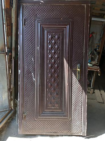 Dəmir giriş qapısı - Material: möhkəm metal konstruksiya - Rəng: tünd
