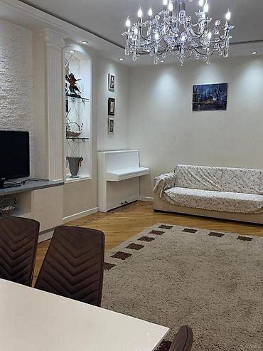 nəsimi rayonu: İcarəyə verilir 3 otaqlı yeni tikili 138 m², 28 May m. Kateqoriya — 6
