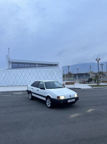 цена домкрата для легкового автомобиля: Volkswagen Passat: 1989 г., 1.8 л, Механика, Бензин, Седан