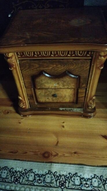 taxta qapı: İkinəfərlik çarpayı, Dolab