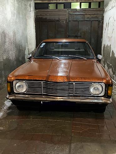 maşın lalafo: Klassik Ford Taunus sedan. 1973-cü il. Bütün sənədləri qaydasındadır — 1