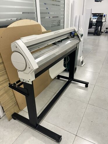 planşet gence: Roland CAMM-1 PRO kəsmə plotterini təqdim edirik. Bu cihaz stendlər