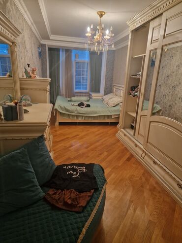 Uzunmüddətli kirayə mənzillər: Geniş və işıqlı mənzil – klassik üslubda tam mebel və texnika ilə — 14