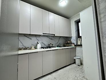 Продажа коттеджей и домов: СРОЧНО ПРОДАЕТСЯ.Просторный 2-этажный частный дом. Имеются пристройки — 17