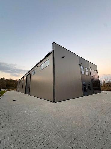 rent: Izdaje se hala u Industriskoj zoni Jovanovac, površine 650 kvm na 68 — 2
