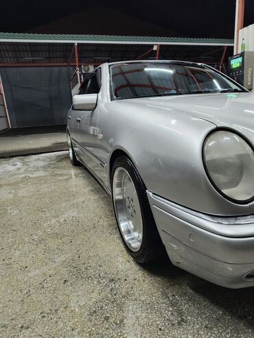 gəncə traktor: Mercedes-Benz E 320: 3.2 l | 2001 il Sedan