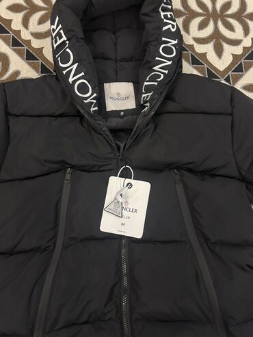 мужское пальто с меховым воротником: Пуховик Moncler, мужской, размер M. - Цвет: черный, матовый. - Крой