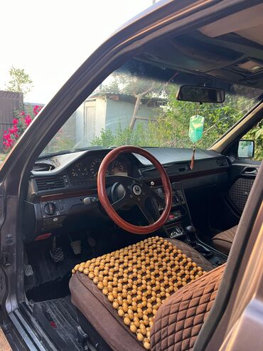 Mercedes-Benz: Mercedes-Benz W124: 1993 г., 2.2 л, Механика, Бензин, Седан