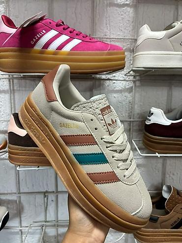 k3 cizme: Adidas patike – modeli Gazelle i Samba
36-41
 4500 din 
K💜 — 2