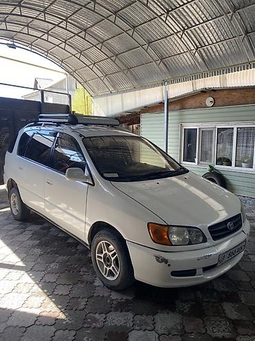 Toyota Ipsum: 2000 г., 2 л, Автомат, Бензин, Минивэн