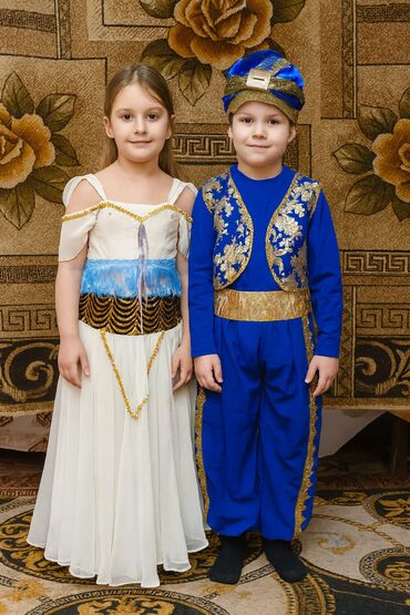 Карнавальные костюмы: Детские костюмы мушкетёра/придворного принца (2 варианта) А также — 25
