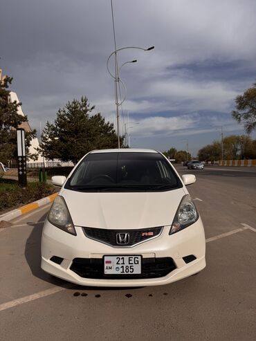 Honda: Honda Fit: 2010 г., 1.5 л, Вариатор, Бензин