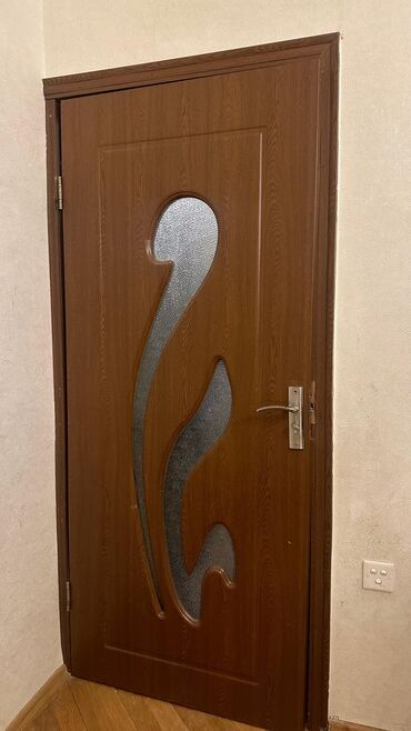 Soyuducular: 5 ədəd qapı satılır Biri 70.manata.Ölçü 2 m / 83 sm sökülüb