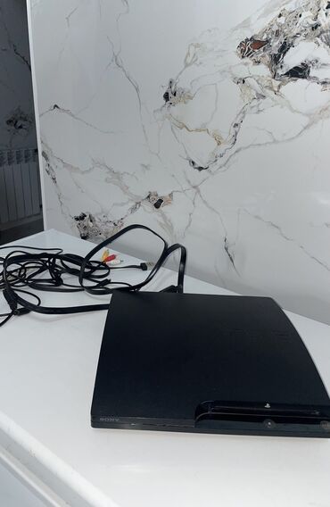 поейстейшен 3: PS3 Прошитая Загружено 40 топовых игр Имеется 1 джойстик В отличном
