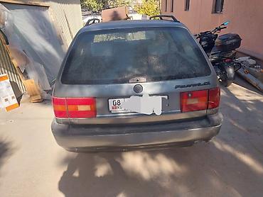 golf car: Volkswagen Passat: 1994 г., Механика, Универсал — 1