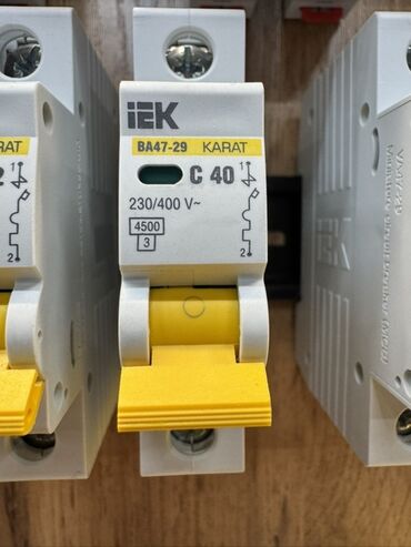 аксессуары для серверных шкафов delta electronics: Электрический автомат, Однофазные, Напряжение: 40 ампер, Новый