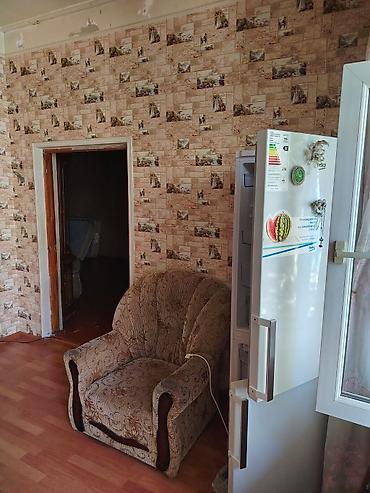 kafe stulları: 2 otaqlı mənzil – mətbəx və zal mebelli - Geniş mətbəx: taxta fasadlı — 3