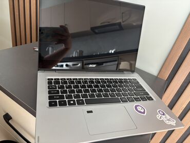 Acer: Acer noutbuk – nazik və yüngül alüminium gövdə, gümüşü rəng. - Ekran — 4