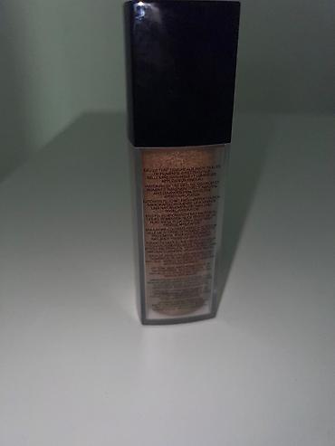 Tonal kremlər: **CHANEL Les Beiges Eau de Teint Water-Fresh Tint tonal vasitə** — 5